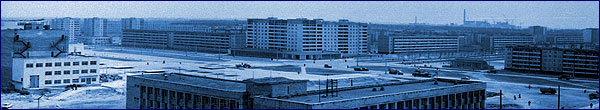 Панорама центральной части города Припять с видом на строящуюся Чернобыльскую АЭС. Автор С.Нехаев. Весна 1980 года.